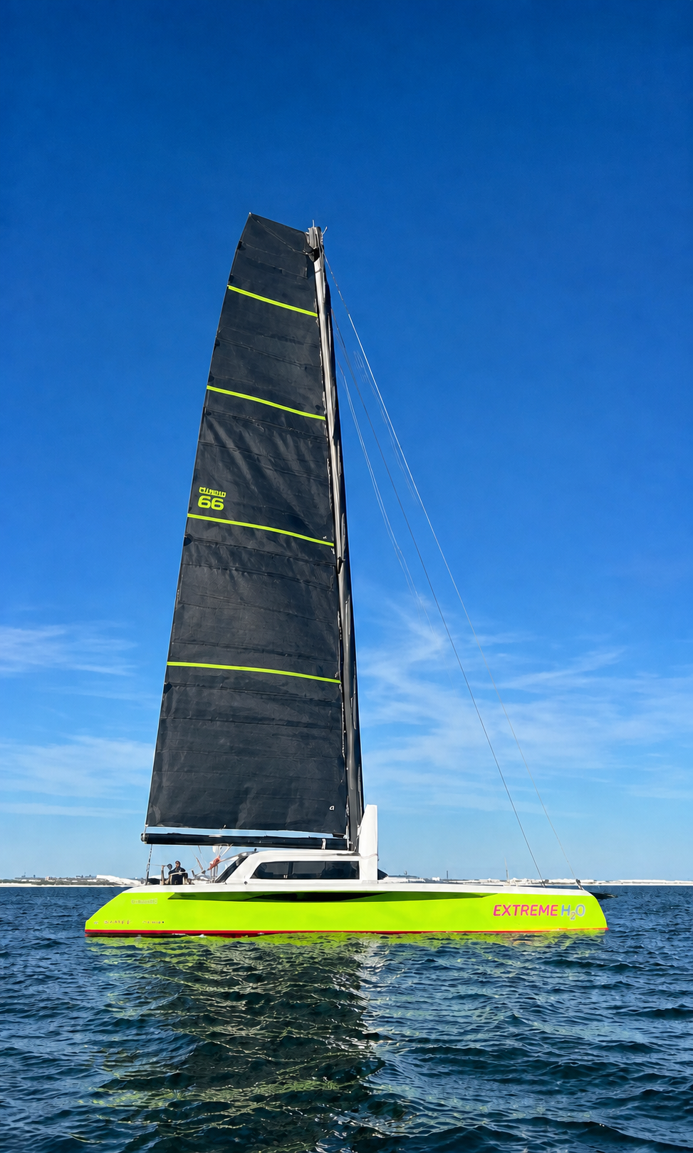 Extreme H₂O sailing under black sails